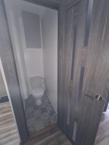 Um banheiro em Modern Studio flat(dedicated)