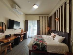 TV a/nebo společenská místnost v ubytování Inn巷文創旅店 Inn siang B&B-墾丁夢幻島
