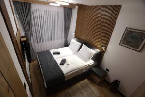 En eller flere senger på et rom på City escape apartment Bjelasnica
