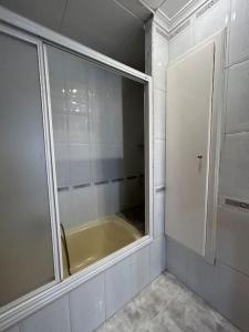 a bathroom with a large window and a tub at Paraíso Mediterráneo in Sueca