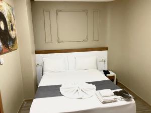 Postel nebo postele na pokoji v ubytování Airport Best Hotel