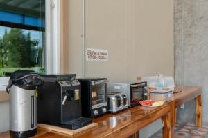 Set per la preparazione di tè e caffè presso Lightplus Khao Lak