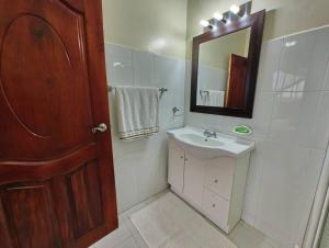 Φωτογραφία από το άλμπουμ του Get Away Home with Lake View σε Namuzikiza