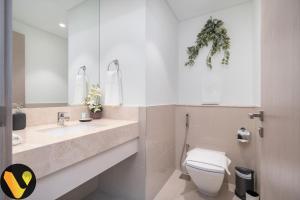A bathroom at Vogue Downtown - Act 1 Act 2
