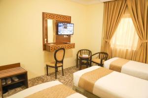 Postel nebo postele na pokoji v ubytování Abraj Al Tayseer Tuwa Hotel