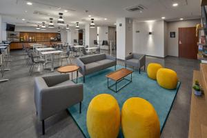 Ruang duduk di City Express by Marriott Ensenada