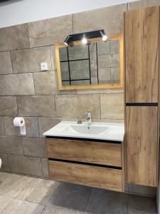 a bathroom with a sink and a mirror at Appartement cosy Verduron vue mer panoramique in Marseille