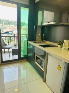 Η κουζίνα ή μικρή κουζίνα στο Arcadia Beach Continental with Washing Machine