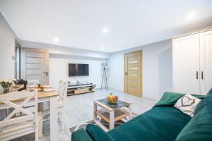 Televízia a/alebo spoločenská miestnosť v ubytovaní Apartamenty Jelitkowska 13,Gdańsk Jelitkowo, 100m od morza