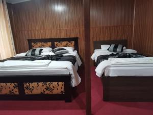 Postel nebo postele na pokoji v ubytování Happy inn