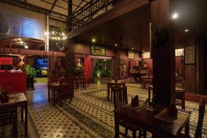 a restaurant with tables and chairs in a room at RESIDENCE 1960 in Siem Reap