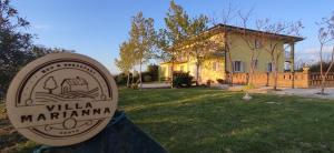 a sign for a villa mariana in front of a house at Villa Marianna in Vasto