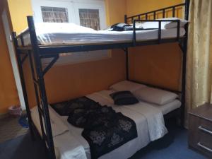 Postel nebo postele na pokoji v ubytování Happy inn