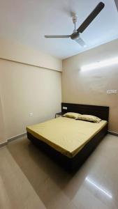 Katil atau katil-katil dalam bilik di Luxurious 3 BHK flat in Kottayam