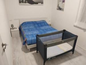 a small bedroom with a bed with a blue blanket at Relais_Seriate in Seriate