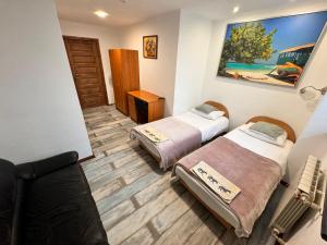 En eller flere senge i et værelse på Villa Beata + 9 billeder