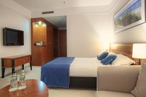 a hotel room with a bed and a couch at Grand Lubicz Uzdrowisko Ustka in Ustka