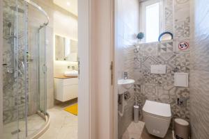 Koupelna v ubytování Bright Apartments – 2 Bedroom