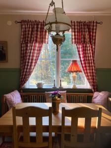 a dining room table with two chairs and a window at Klaraborg - Rum och kök i Borgvik in Borgvik