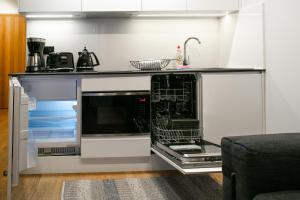 Kuchyňa alebo kuchynka v ubytovaní GórSKI Przystanek Apartament Satoła 1