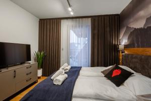 Posteľ alebo postele v izbe v ubytovaní GórSKI Przystanek Apartament Satoła 1