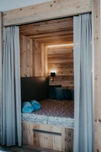 Ένα ή περισσότερα κρεβάτια σε δωμάτιο στο Brückenwirt's Ferienwohnung +13 φωτογραφίες