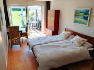 En eller flere senge i et værelse på Villa "Schleirose"