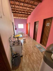 Uma TV ou centro de entretenimento em Pousada House Nativa