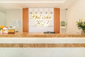 Certificato, attestato, insegna o altro documento esposto da Phú An Hotel