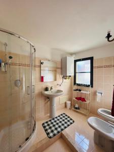 a bathroom with a sink and a shower and a toilet at B&B Panta Rei in Arezzo +7 photos