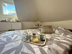 Posteľ alebo postele v izbe v ubytovaní Studio Cosy à 2 Pas de la Plage - Idéal Couple/Enfant, Cuisine Équipée, Ménage Inclus - FR-1-646-42
