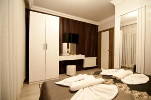 Una cama o camas en una habitación de Hotel Broken Column
