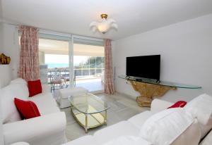 A television and/or entertainment centre at Townhouse SEASCAPE