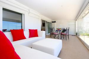 A seating area at Townhouse SEASCAPE