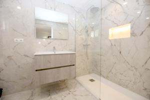 A bathroom at Townhouse SEASCAPE