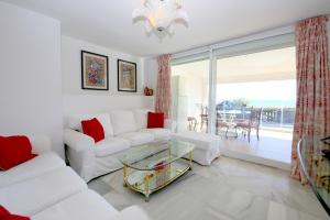 A seating area at Townhouse SEASCAPE