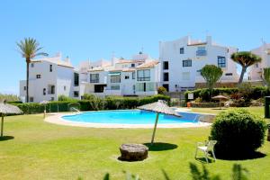 The swimming pool at or close to Townhouse SEASCAPE
