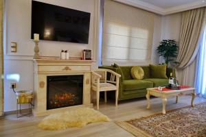 A seating area at Vip Lepanto Castle Suites