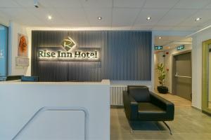 Лобі або стійка реєстрації в Rise Inn Hotel