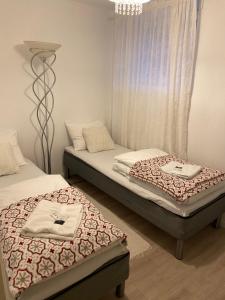 מיטה או מיטות בחדר ב-Leilighet i Hagavik