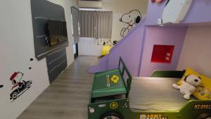 Uma TV ou centro de entretenimento em Wujie Childlike B&B