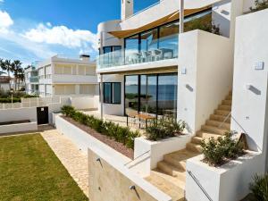 a house with a view of the ocean at CasaCarbonito in Carboneras