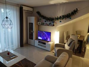 a living room with a couch and a television at A2 in Veliko Gradište