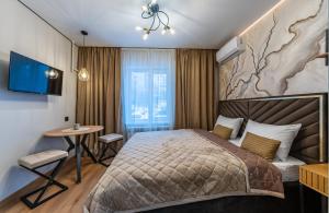 a hotel room with a bed and a table at MYFREEDOM Апартаменти пр-т Правди 6 in Kyiv