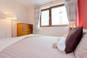 Postel nebo postele na pokoji v ubytování Dublin City Retreat