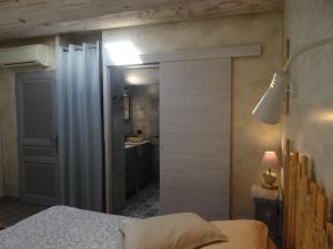 Postel nebo postele na pokoji v ubytování Mas Val-Chênaie Gordes