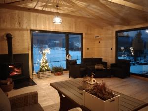 Posedenie v ubytovaní Apartamenty Równia 2