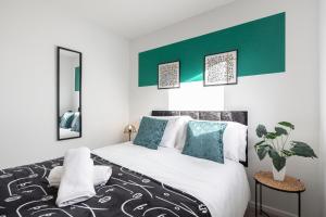 Ένα ή περισσότερα κρεβάτια σε δωμάτιο στο CONTRACTORS, Central MK, Free off street Parking, close to amenities, Managed by Chique Properties Ltd