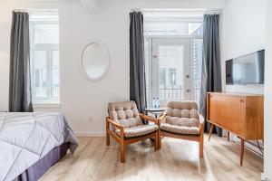 TV a/nebo společenská místnost v ubytování hotel le coach