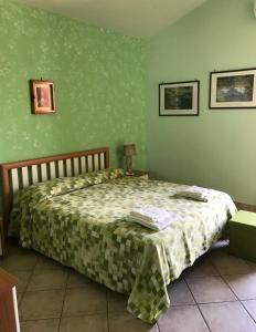 Кровать или кровати в номере Recanati Naxos Apartment
